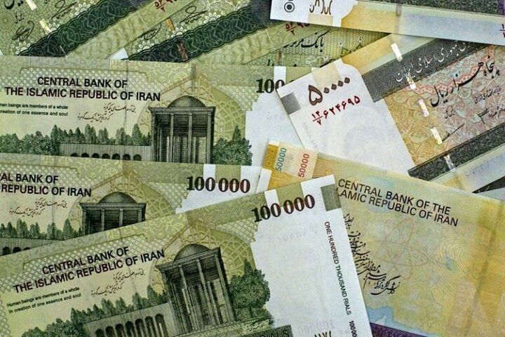 حقوق بازنشستگان، کارمندان و مستمری‌بگیران پرداخت می‌شود