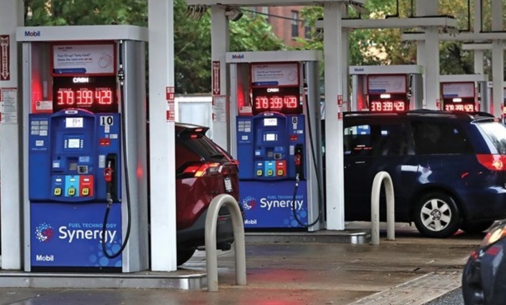 نیویورک‌تایمز: قیمت بنزین در آمریکا به ۳ دلار و ۴۸ سنت برای هر گالن رسید/ این رقم نسبت به زمان نخستین حملات به ایران، نزدیک به ۱۷ درصد افزایش داشته