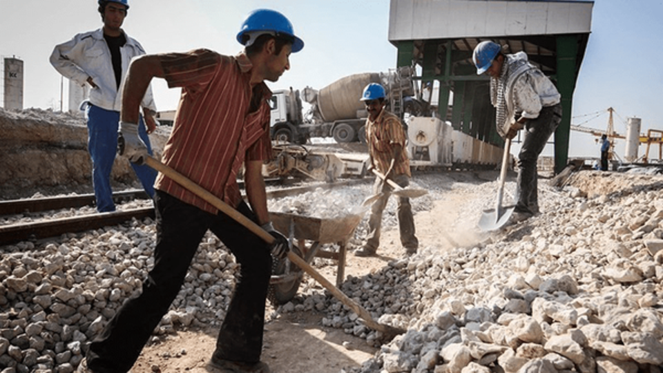 حقوق کارگران باید دو بار در سال افزایش یابد حقوق کارگران باید دو بار در سال افزایش یابد