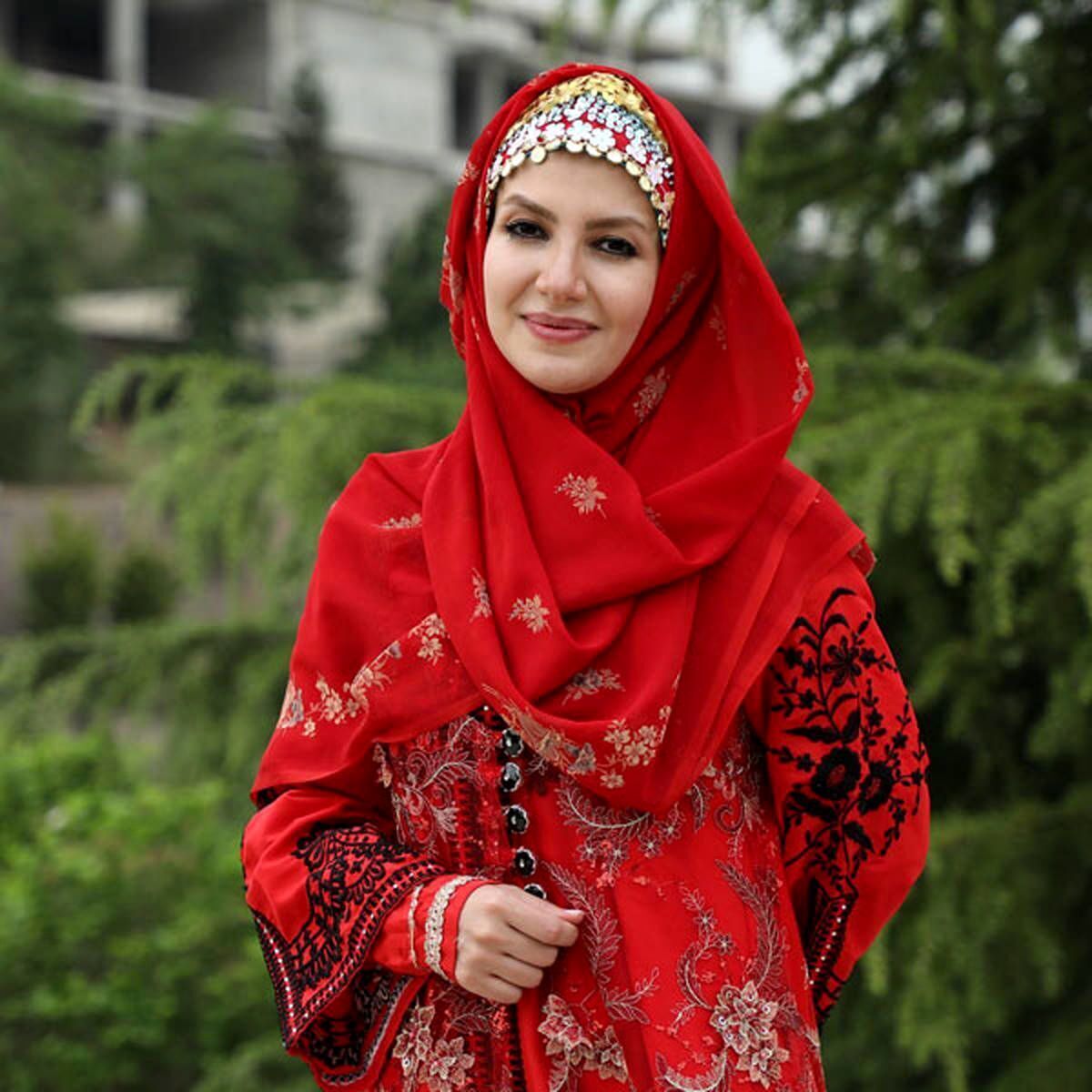 عکس | جمله انگیزشی خاله شادونه سوار هواپیما