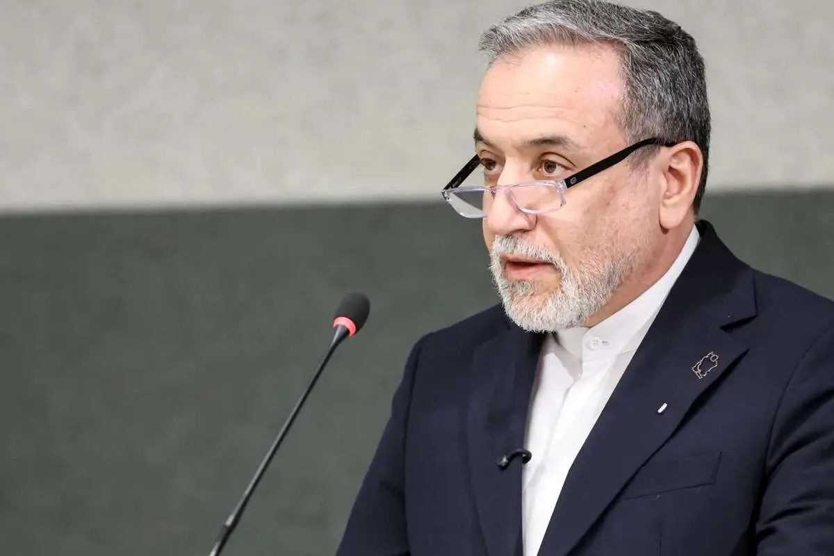 عراقچی: رسانه‌های آمریکایی مواضع ایران را به طور جعلی منعکس می‌کنند، ما هرگز از رفتن به پاکستان [جهت مذاکرات با آمریکا] خودداری نکرده‌ایم/ برای ما شرایط پایان قطعی و پایدار جنگ مهم است