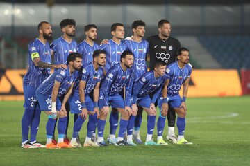 استقلال صدرنشین است و باید قهرمان اعلام شود