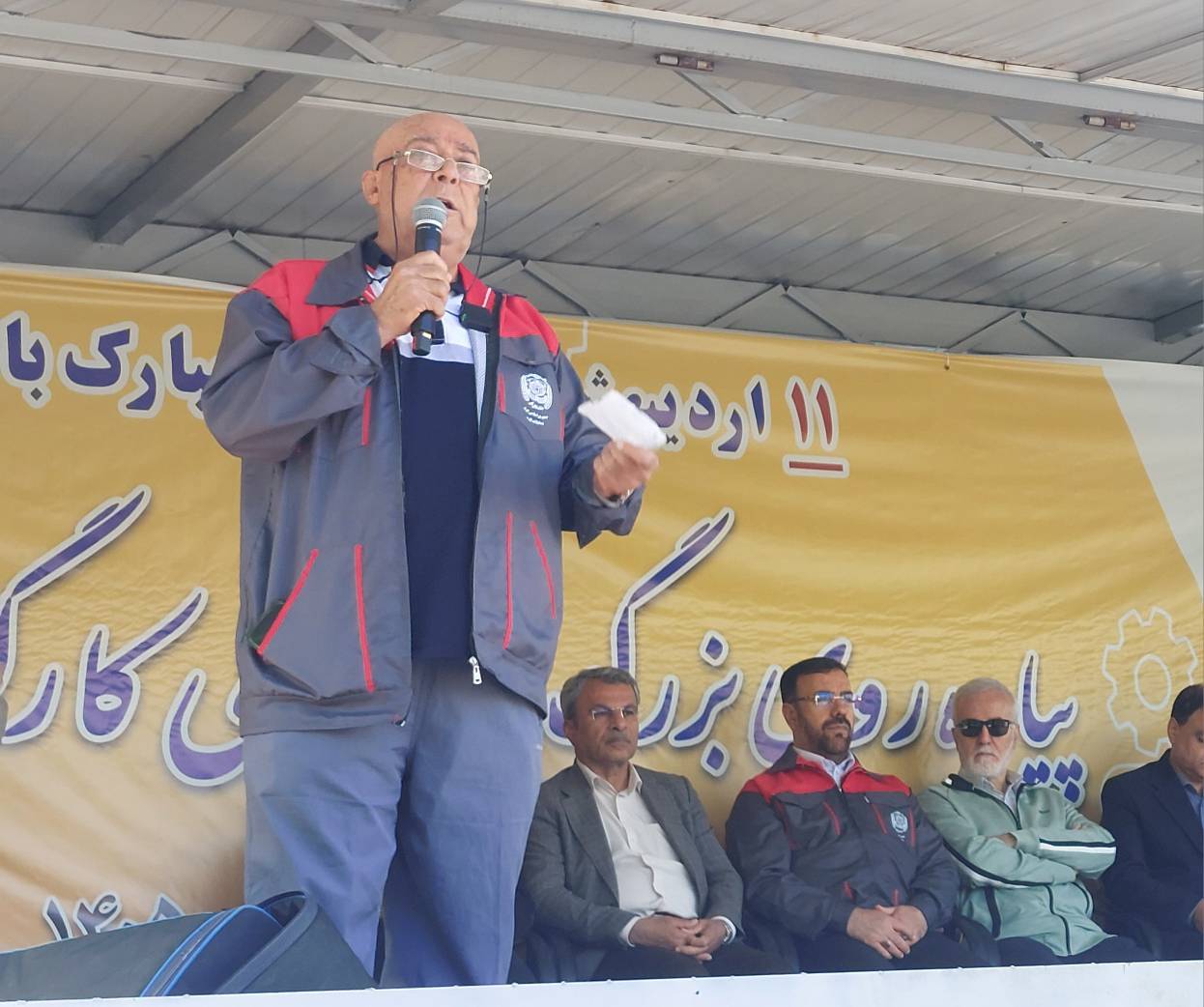 معیشت کارگران و بازنشستگان نیازمند توجه فوری مسئولان است