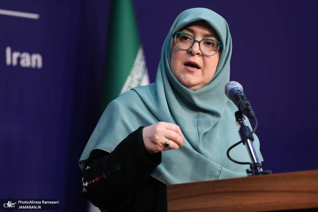 سخنگوی دولت: زبان مذاکره هم زبان زور نیست/ آن کسانی که می‌خواهند ایران را به زور سر میز مذاکره بنشانند، معنایش این است که اصلاً مذاکره را نفهمیده‌اند/ دو دسته عامل گرانی داریم: یکی خود مواد غذایی است، یکی موضوع بسته‌بندی‌هاست که باعث گرانی می‌شود