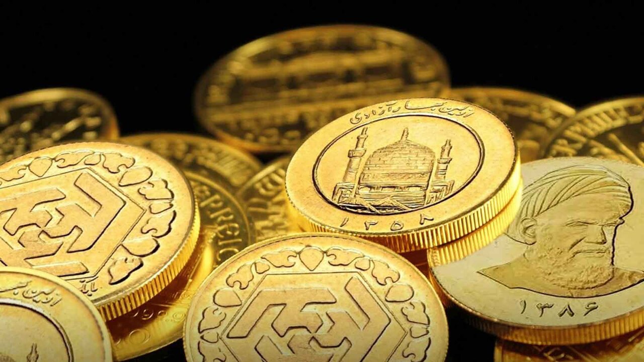 تاثیر ۳ عامل بر روند قیمت ها در بازار طلا و سکه؛ انواع سکه چقدر پایین آمد؟ | جدول قیمت ها