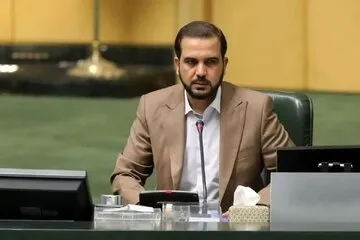 چرا بنزین را با دلار ۶۰ سنتی میسنجند وقتی حقوقها ریالی است؟ چرا بنزین را با دلار ۶۰ سنتی میسنجند وقتی حقوقها ریالی است؟