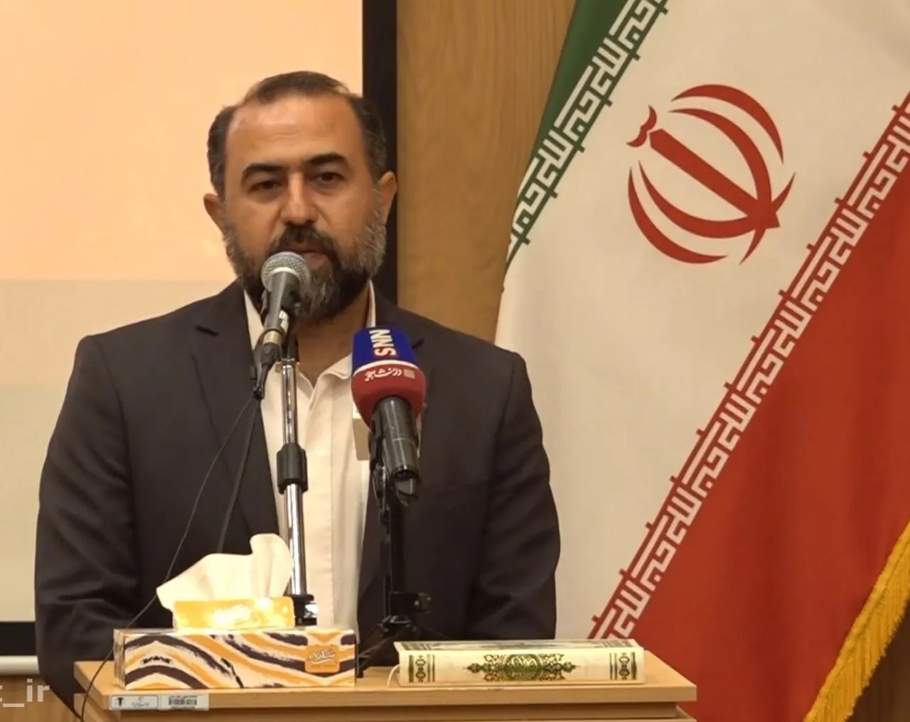 ترمیم مزد کارگران، هفته آینده در ایستگاه تصمیم/ انتقادهای تند از رقم سه میلیونی پیشنهادی دولت / شکاف مزد و معیشت به اوج رسید