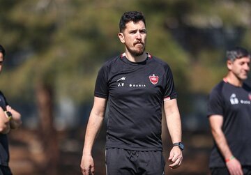 مربی پرسپولیس در عمان گرفتار شد!