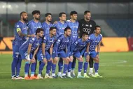 استقلال صدرنشین است و باید قهرمان اعلام شود