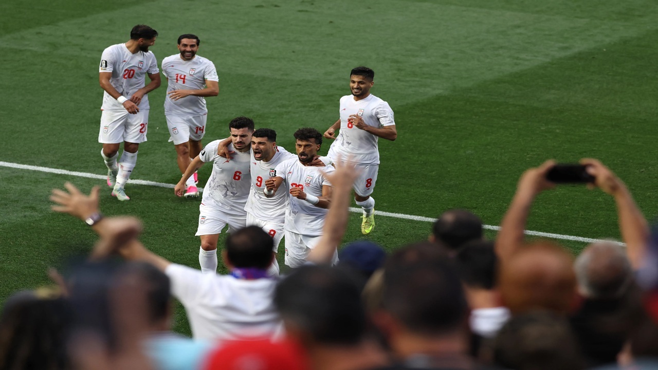تدابیر امنیتی شدید در اطراف هتل تیم ملی ایران در لس آنجلس پیش از بازی با بلژیک تدابیر امنیتی شدید در اطراف هتل تیم ملی ایران در لس آنجلس پیش از بازی با بلژیک