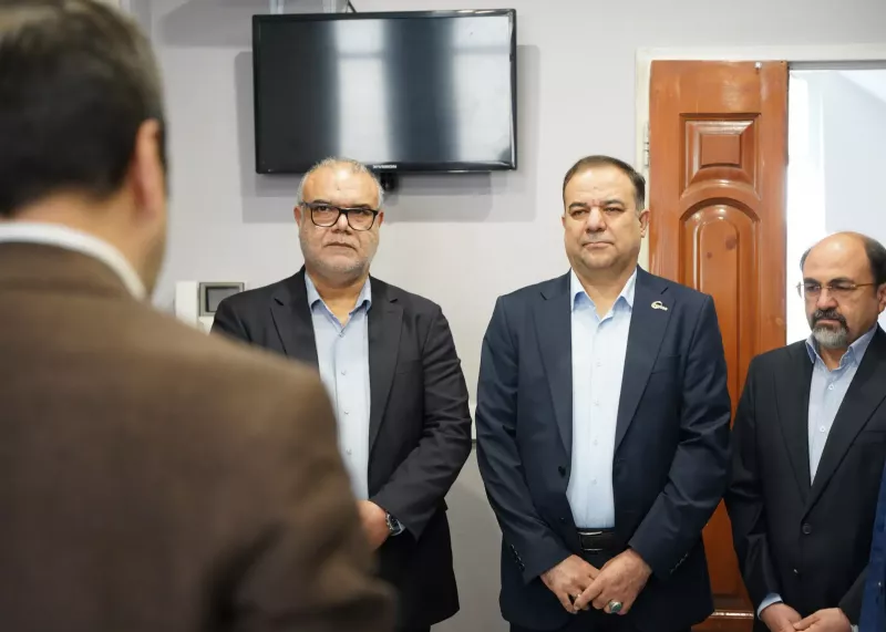 متدین پشت میز مدیریت استقلال نشست متدین پشت میز مدیریت استقلال نشست