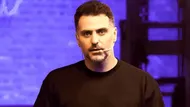 علی ضیا: میدونستین من و روزبه حصاری، بازیگر سریال &laquo;بچه مهندس&raquo; باجناق هستیم؟