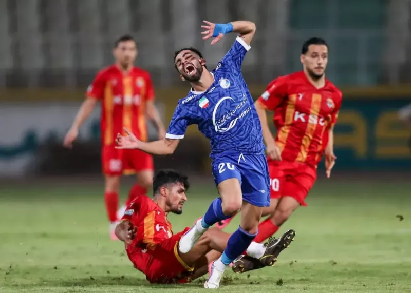 یک فصل عجیب در انتظار استقلال و سهراب
