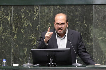 افزایش دستمزد کارگران متناسب با تورم را نباید به استیضاح وزیر کار گره زد / تورم در هزینه‌های معیشتی از ۱۰۰ درصد فراتر رفته است