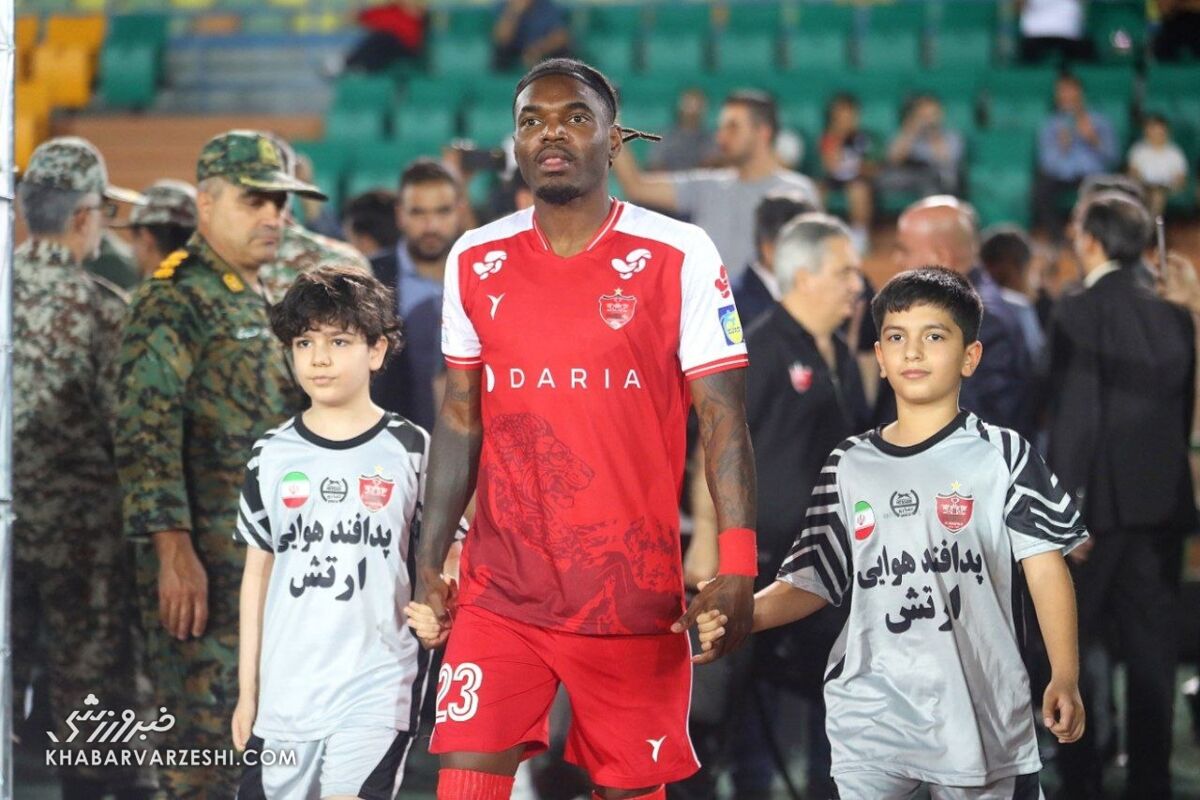 بیفوما: به خاطر پرسپولیس قید تیم ملی را زدم/ مردم ایران با همه مشکلات لبخند می‌زنند/ زندگی شخصی من هیچ حاشیه‌ای ندارد!