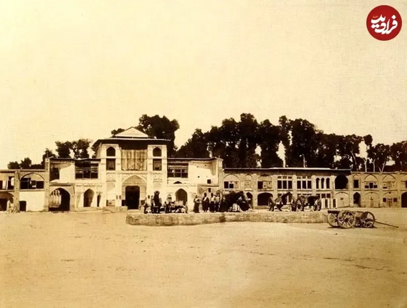 میدان خاکب