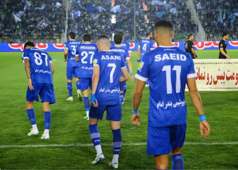 آسانی برد استقلال را با کاپیتانی جشن گرفت آسانی برد استقلال را با کاپیتانی جشن گرفت