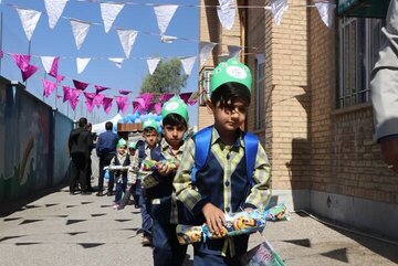 گرانی به جان خوراکی دانشآموزان افتاد / حقوق کارگران جوابگوی هزینه زنگ تفریح بچهها میشود؟ گرانی به جان خوراکی دانشآموزان افتاد / حقوق کارگران جوابگوی هزینه زنگ تفریح بچهها میشود؟